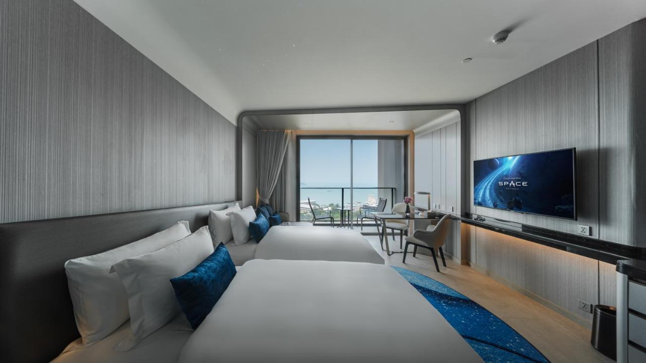 होटल Grande Centre Point Space 5*